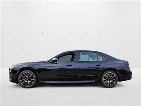 Used 2025 BMW 760i xDrive AWD/4WD image 8