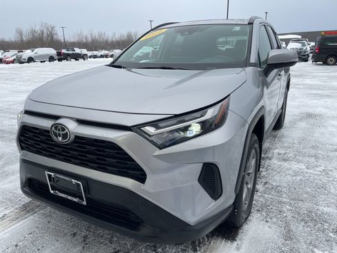 Used 2022 Toyota RAV4 XLE w/ Convenience Package image 3