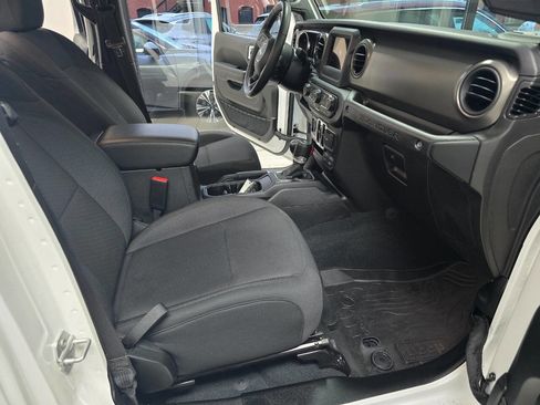 Used 2022 Jeep Wrangler Unlimited Sport image 27