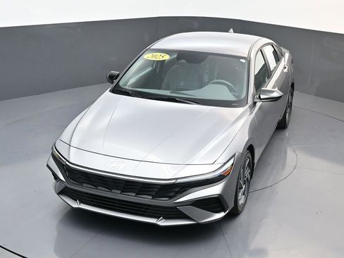 Certified 2025 Hyundai Elantra Sport image 20