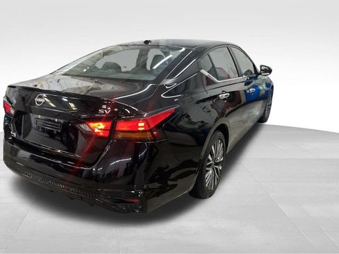 Used 2024 Nissan Altima 2.5 SV FWD image 5
