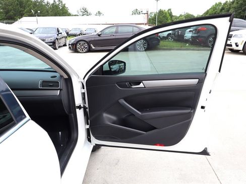 Used 2015 Volkswagen Passat TDI SE FWD image 30