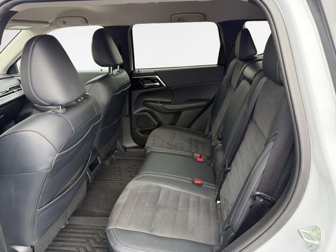 Used 2024 Mitsubishi Outlander SE AWD/4WD image 24