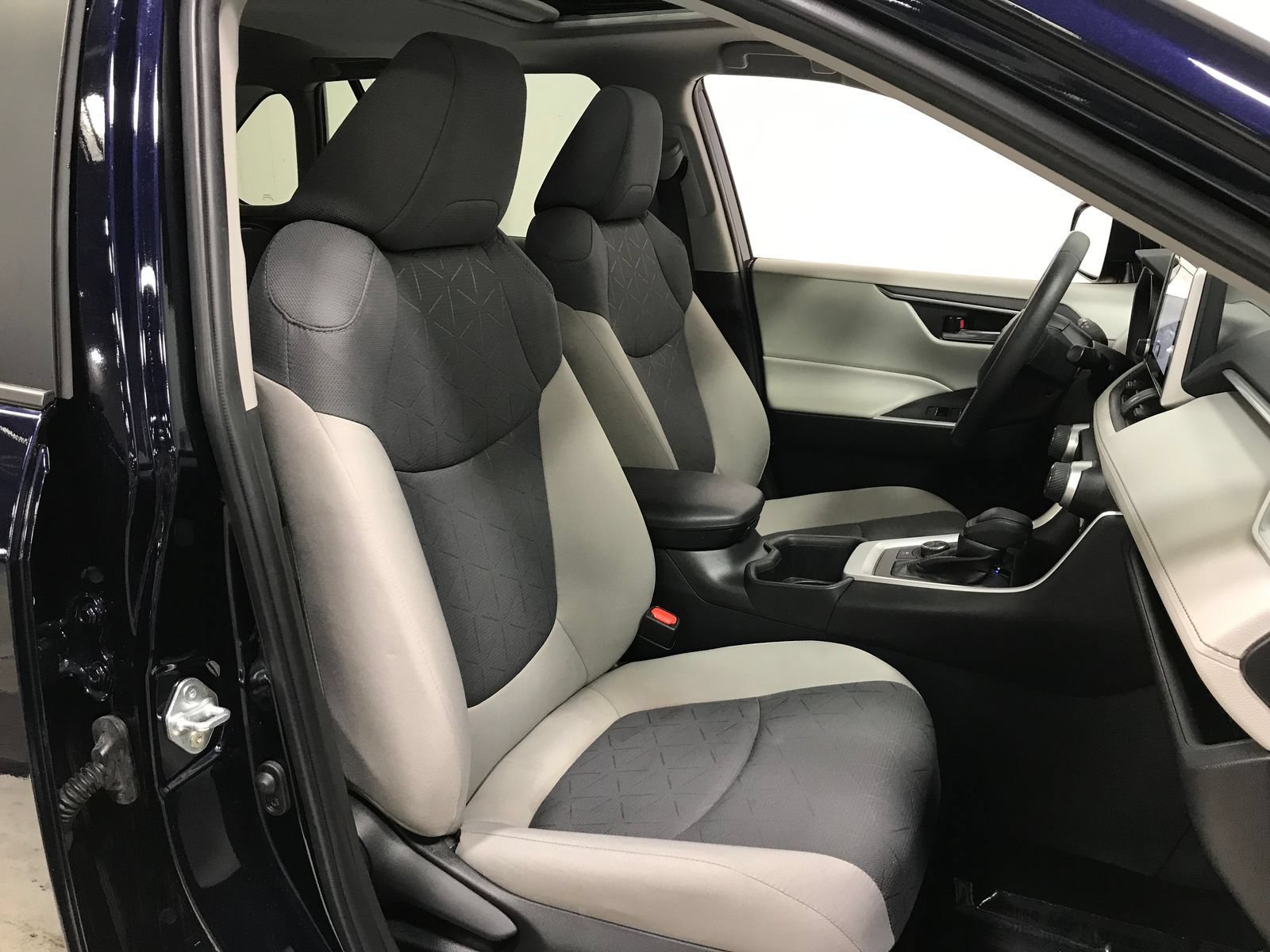 Used 2023 Toyota RAV4 XLE w/ Convenience Package AWD/4WD image 8