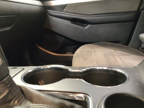 Used 2017 Ford Explorer XLT w/ Equipment Group 202A image 26