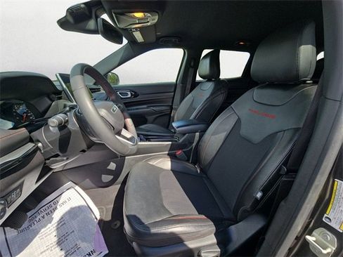 Used 2024 Jeep Compass Trailhawk image 9