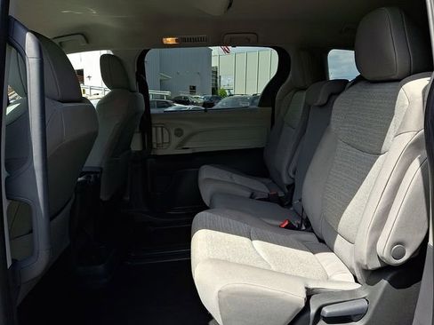 Used 2024 Toyota Sienna LE FWD image 10