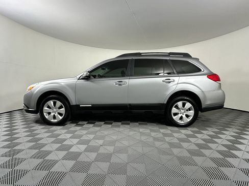 Used 2010 Subaru Outback 2.5i Premium image 14