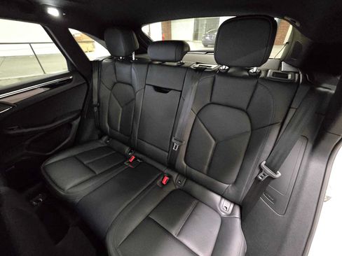 Used 2025 Porsche Macan AWD/4WD image 17