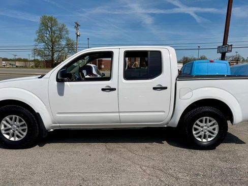Used 2017 Nissan Frontier SV image 5
