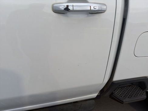 Used 2022 GMC Sierra 2500 SLT w/ SLT Preferred Package image 19