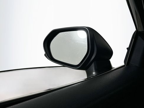 Used 2020 Toyota Camry SE image 16