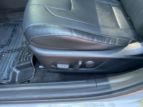 Used 2022 Hyundai Elantra Limited w/ Cargo Package image 15