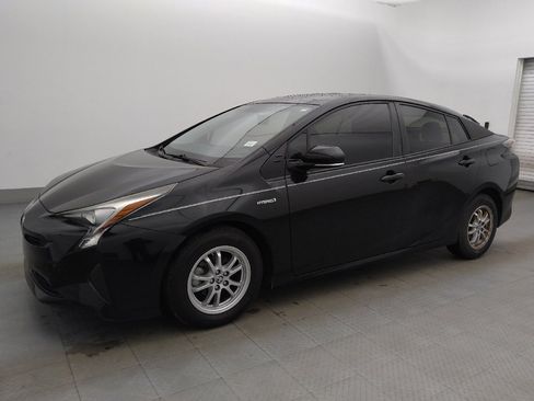 Used 2016 Toyota Prius Four image 2