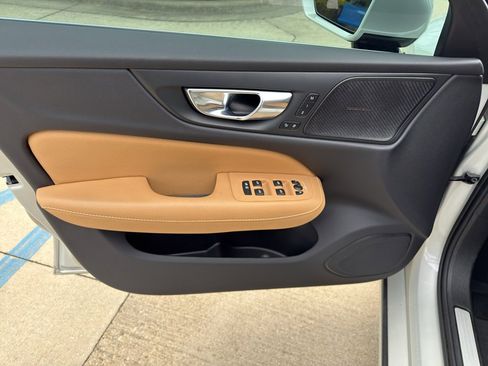 Used 2019 Volvo S60 T5 Inscription image 12