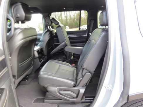 Used 2024 Jeep Wagoneer Series II image 13