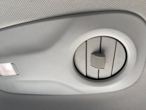 Used 2022 Chrysler Pacifica Touring-L image 32