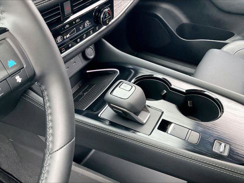 Certified 2025 Nissan Rogue Platinum w/ Platinum Premium Package image 16