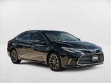 Used 2018 Toyota Avalon XLE Premium image 3
