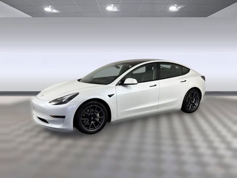Used 2021 Tesla Model 3 Standard Range Plus image 1