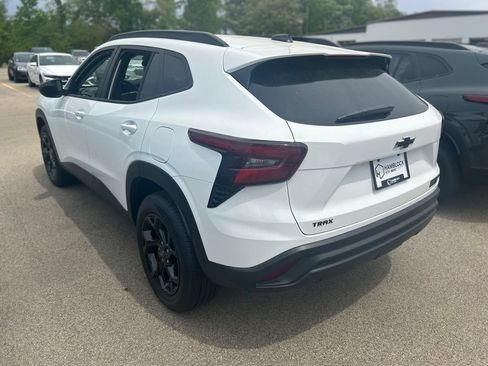 New 2026 Chevrolet Trax LT w/ Driver Confidence Package FWD image 4