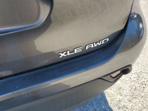 Used 2020 Toyota Highlander XLE image 40