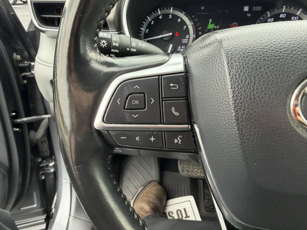 Used 2021 Toyota Highlander Limited AWD/4WD image 23