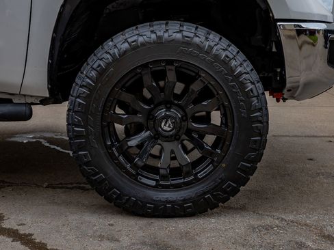 Used 2021 Toyota Tundra SR5 w/ SR5 Upgrade Package AWD/4WD image 12
