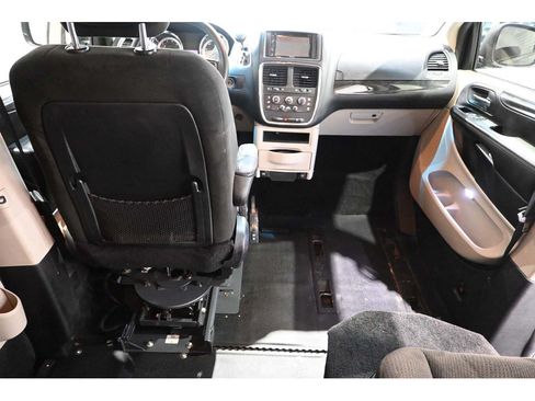 Used 2015 Dodge Grand Caravan SXT FWD image 23