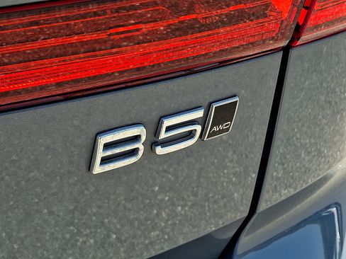 Certified 2024 Volvo XC60 B5 Core w/ Protection Package Premier AWD/4WD image 34