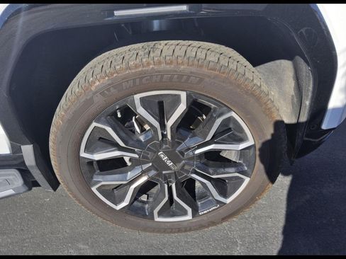 Used 2025 GMC Sierra EV Denali AWD/4WD image 23