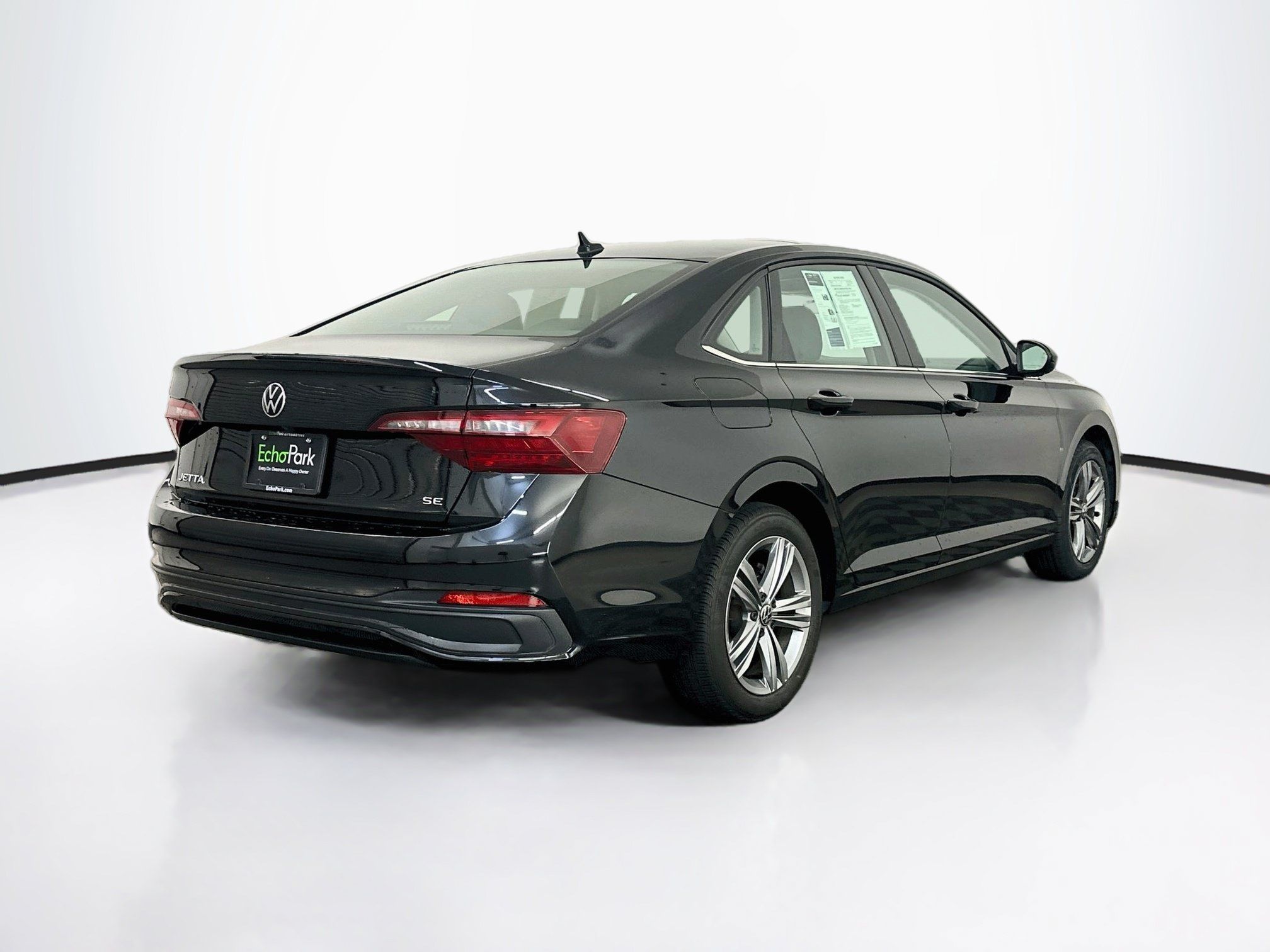 Used 2024 Volkswagen Jetta SE FWD image 9