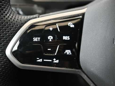 Used 2024 Volkswagen Tiguan SE R-Line image 26