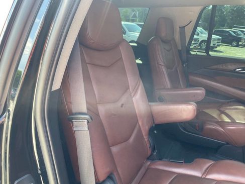 Used 2018 Cadillac Escalade Luxury RWD image 45