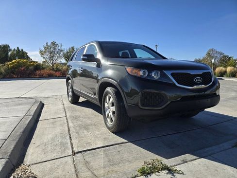 Used 2011 Kia Sorento LX image 3