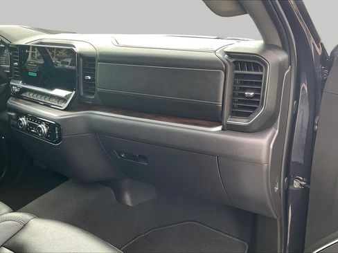 Used 2025 GMC Sierra 1500 SLT AWD/4WD image 18