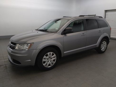 Used 2017 Dodge Journey SE FWD image 2