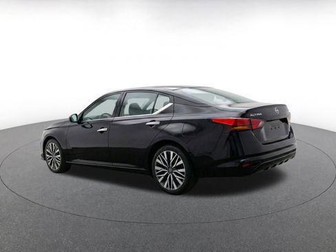 Used 2025 Nissan Altima 2.5 SV FWD image 6