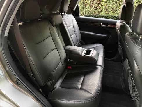 Used 2013 Kia Sorento EX w/ EX V6 Premium Pkg image 24