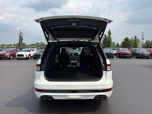 Used 2025 Lincoln Aviator Black Label w/ Jet Appearance Package AWD/4WD image 16