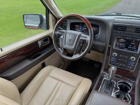 Used 2015 Lincoln Navigator L 4WD w/ Equipment Group 101A Reserve image 66