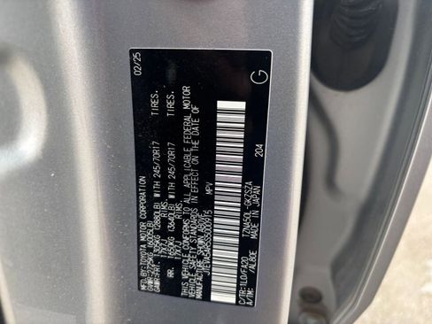 Used 2025 Toyota 4Runner SR5 image 27