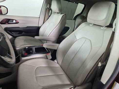 Used 2018 Chrysler Pacifica Limited FWD image 14