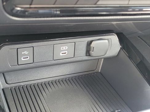 New 2026 Toyota Prius Plug-In Hybrid FWD image 17