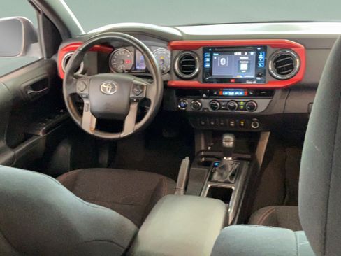 Used 2016 Toyota Tacoma TRD Sport AWD/4WD image 28