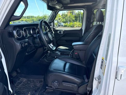 Used 2020 Jeep Wrangler Unlimited Sahara AWD/4WD image 5