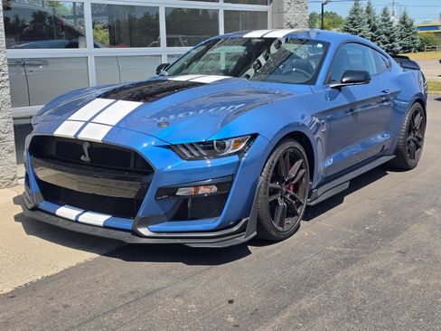 Used 2021 Ford Mustang Shelby GT500 w/ Technology Package RWD image 1
