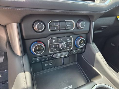 Used 2024 Chevrolet Tahoe Z71 w/ Luxury Package AWD/4WD image 27