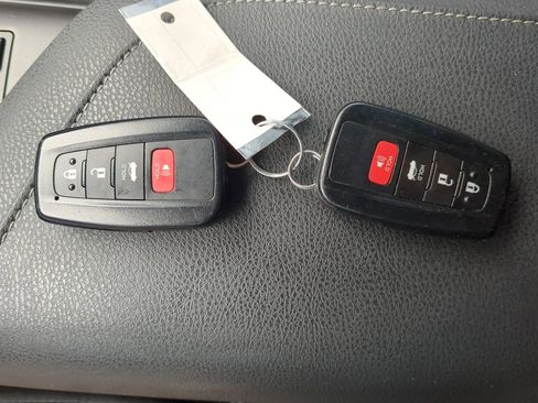 Used 2022 Toyota Camry XSE FWD image 26