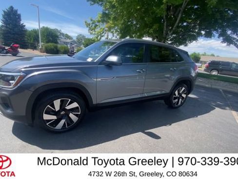 Used 2024 Volkswagen Atlas Cross Sport SE AWD/4WD image 3